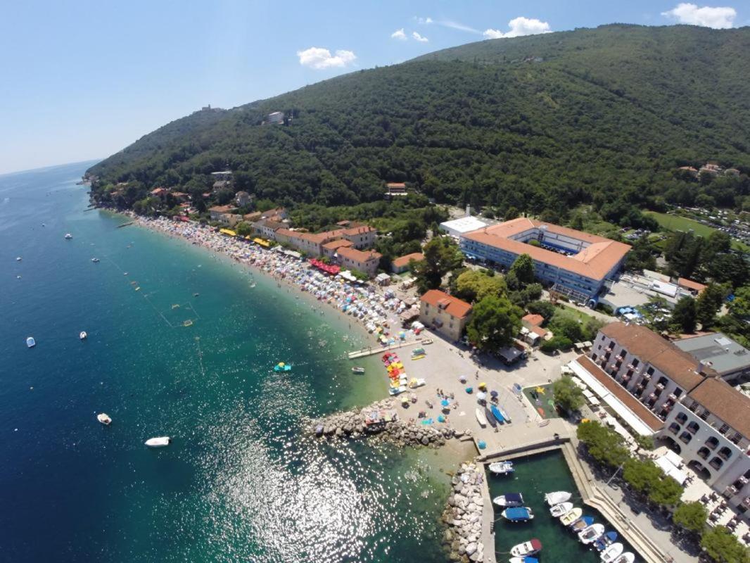 Apartments Near The Beach, With Terraces And Seaview At House B. Mošćenička Draga Exteriör bild