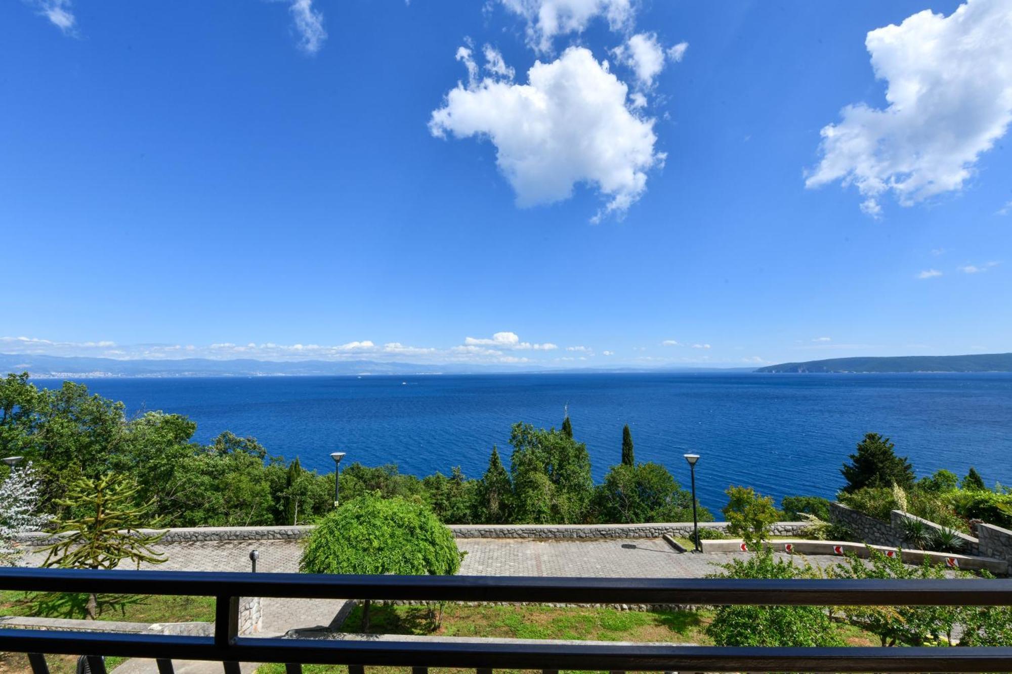 Apartments Near The Beach, With Terraces And Seaview At House B. Mošćenička Draga Exteriör bild